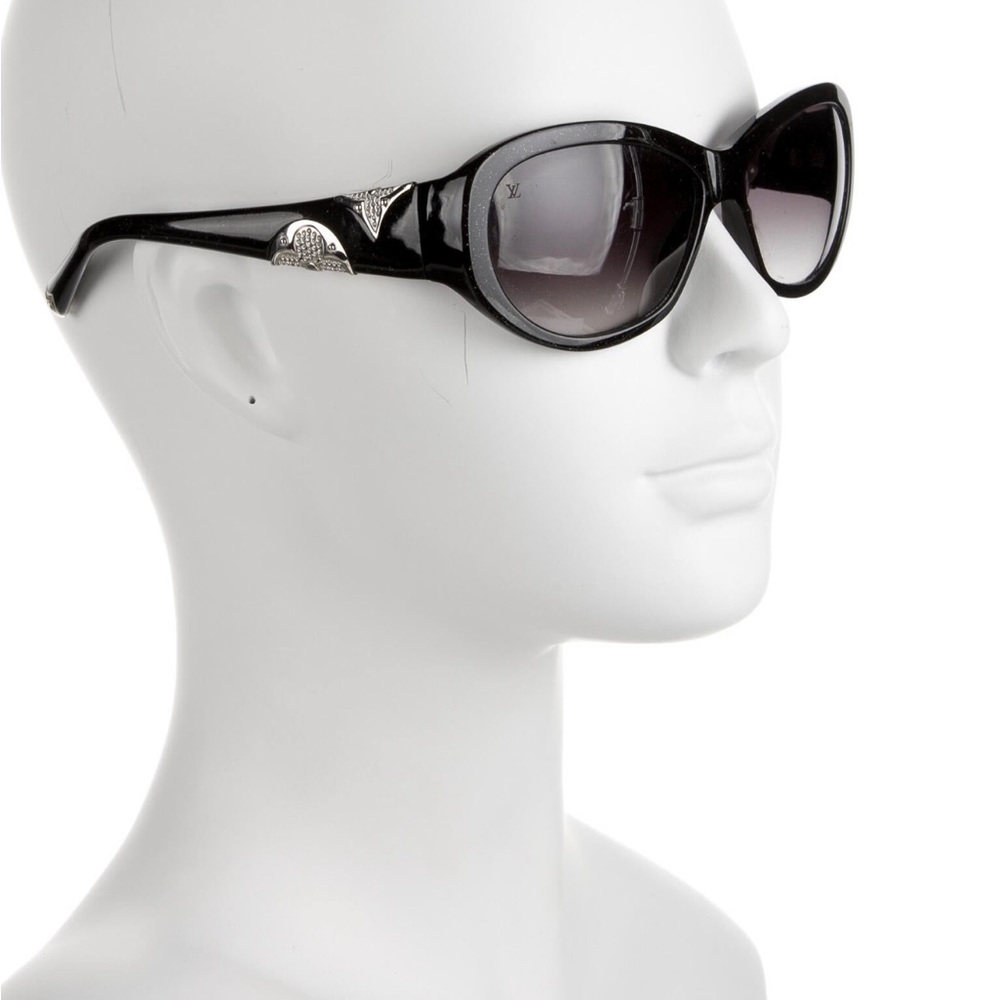 LOUIS VUITTON “IRIS” Sunnies😎 - Picture 12 of 17